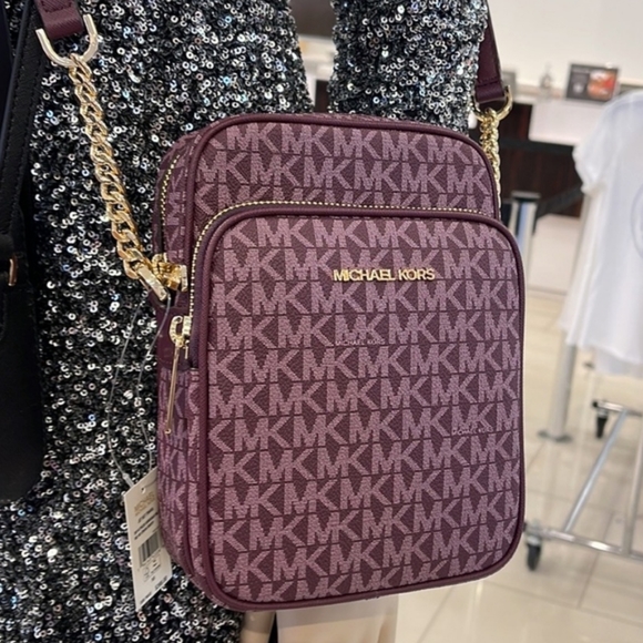 Michael Kors Handbags - Michael Kors Jet Set Logo MD Flight Crossbody